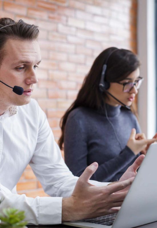 consultants-with-online-problems-support-operator-service-business-representative-concept-